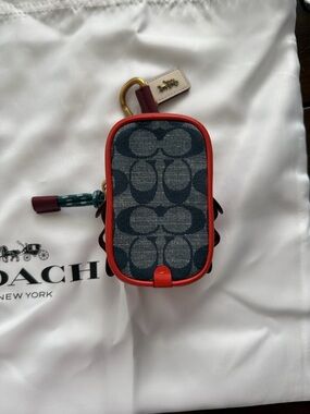 Coach Horse & Carriage Pouch in Signature Chambray. Super RARE